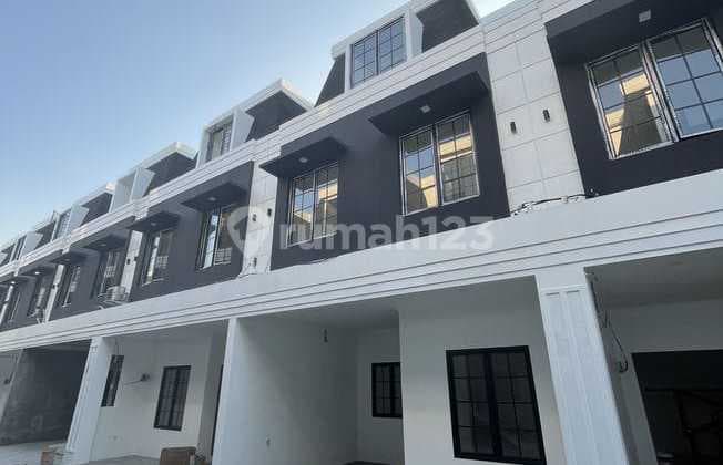 Dijual Rumah Baru 3 Lantai Siap Huni