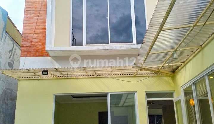 Disewakan Rumah Bagus Siap Huni - Halaman Luas Cocok untuk Hunian Kantor Juga Gudang