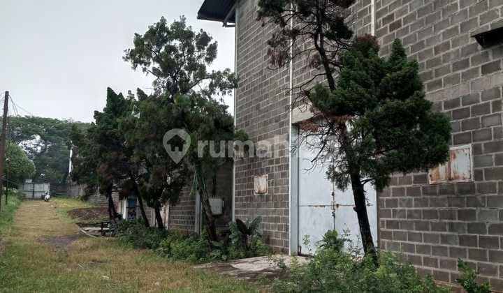 JL RAYA BOGOR , GUDANG DENGAN TANAH LUAS , LOKASI DEPAN JALAN RAYA DUA JALUR