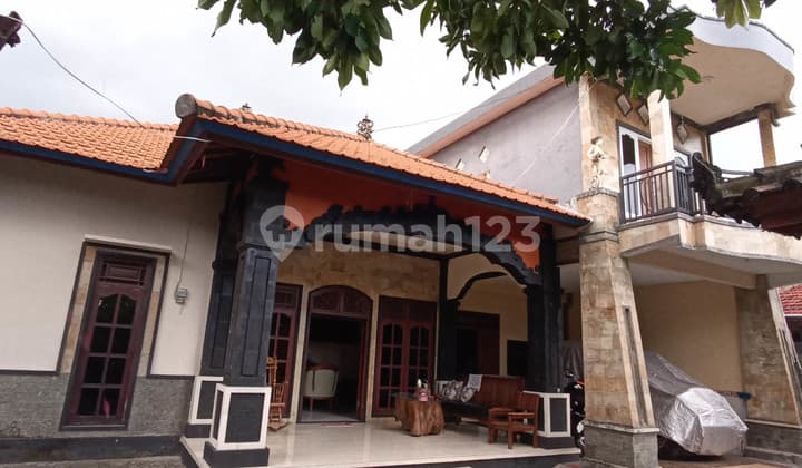Comfortable house with a large yard, ready to live in the Singaraja area