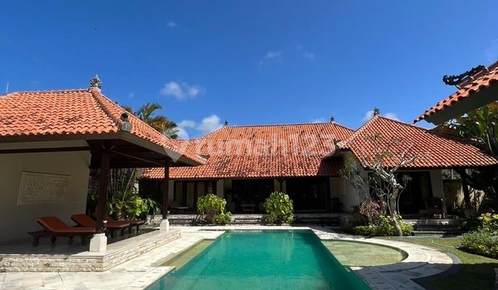 Pab780 For Sale Super Spacious Fully Furnished Villa in Nusa Dua, Badung
