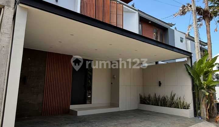 Pab750 Dijual Villa Full Furnished di Padonan Tibubeneng, Badung