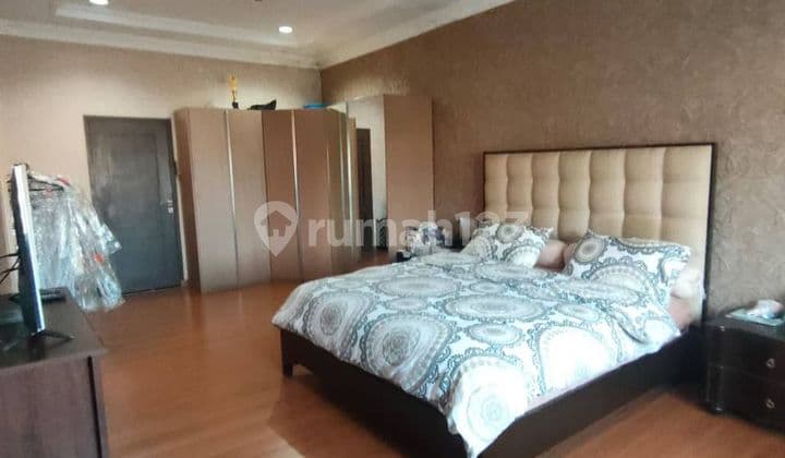Rumah mewah full furnished ada kolam renang di dekat tol Pasteur