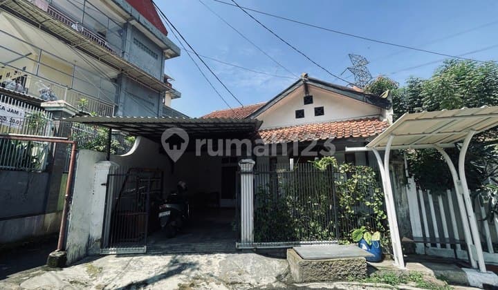 Disewakan Rumah Minimalis Nyaman dengan Lahan Belakang Luas di Cimahi, Kav Iptn, Cihanjuang