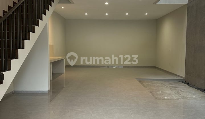 Turun Harga! Jual Rumah Baru Minimalis, 2 Lantai, Komplek Mekarwangi, Bandung, SHM