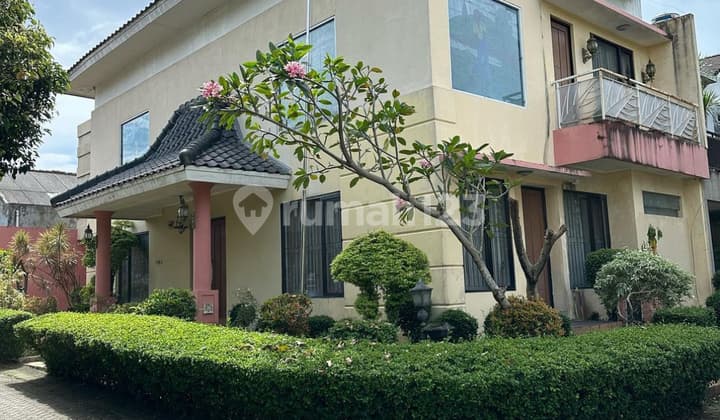 Corner House 2 Floors Within Cluster