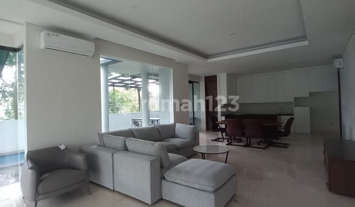 Dijual Rumah Mewah Ada Kolam Renang di Kemang Jakarta Selatan