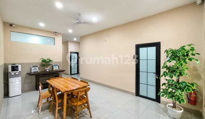Dijual Kost 15 Pintu Lokasi Strategis dengan Kamar Nyaman, Seluruh Kamar Sudah Terisi Penuh @Pondok Pinang