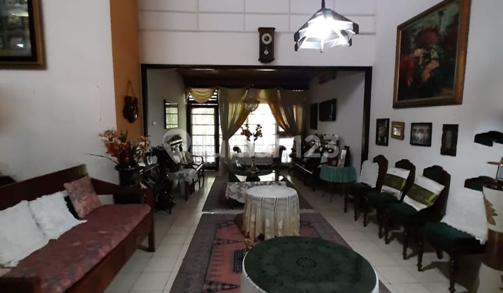 Rumah Siap Huni dan Halaman Luas @Bintaro