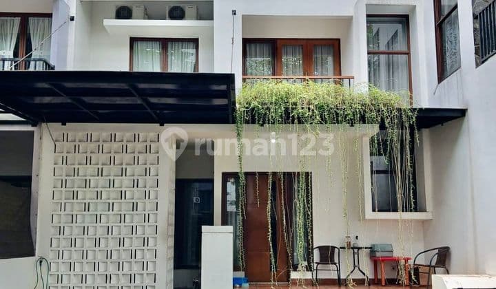 Hotsale! Rumah Hommey Depan Taman di Cluster Emerald, Bintaro Sektor 9.
