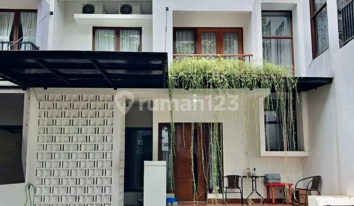Hotsale! Rumah Hommey Depan Taman di Cluster Emerald, Bintaro Sektor 9.