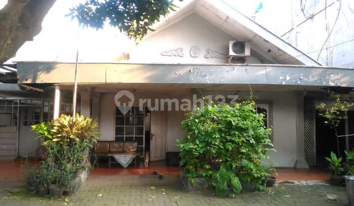 Rumah Lama Hitung Tanah Cocok Untuk Usaha di Jl Woltermonginsidi