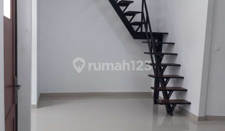 Dijual Rumah 2 Lantai Siap Huni di Komplek Bea Cukai Sukapura