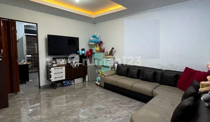 Rumah Modern Mewah Pasti Betah di Taman Holis Indah 1