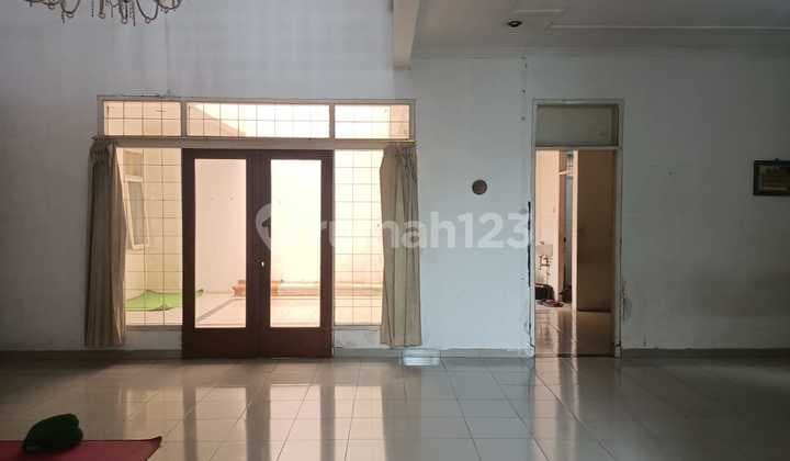 Rumah Luas Ada 6 Kamar Tidur di Batu Indah, Terusan Buah Batu