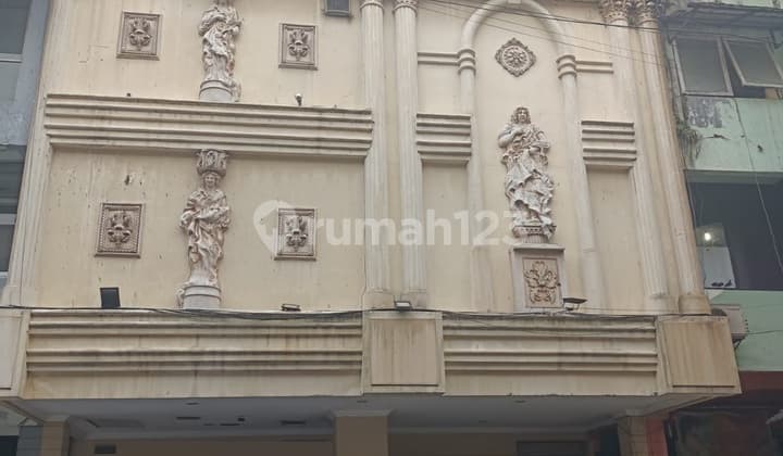 Ruko 4.5 Lantai Cocok Untuk Usaha Atau Kantor di Setrasari