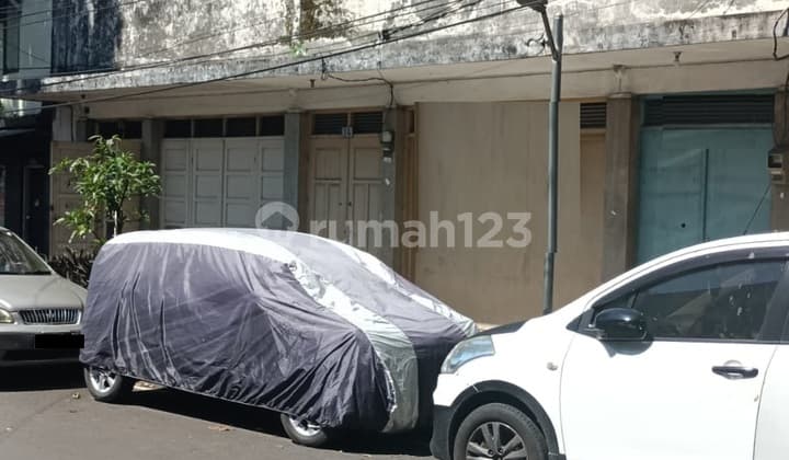 Rumah Tipe 120 120 Lokasi Bebas Banjir di Jl. Aceh, Bandung