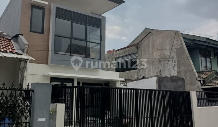 Rumah 2 Lantai Siap Huni Berada di Bpkp, Holis