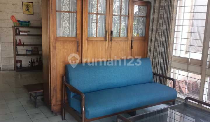 Rumah Strategis Tengah Kota Area Hijau dan Asri di Taman Sari