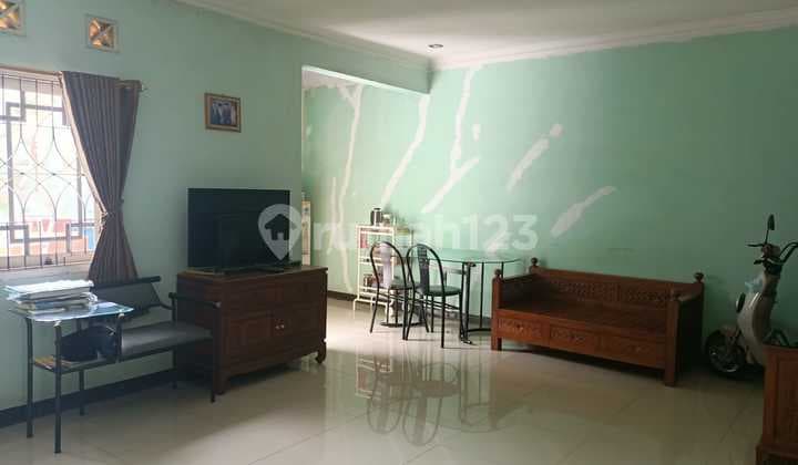 Rumah Bangunan Terawat di Taman Cibaduyut Indah