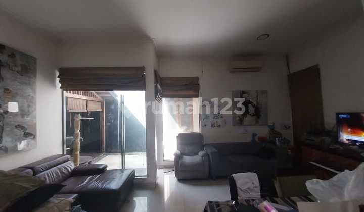 Rumah Lingkungan Nyaman dan Tenang di Taman Holis Indah 2