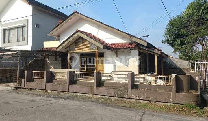 Rumah + Tanah Hook Lokasi Strategis di Taman Holis Indah 1