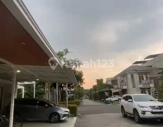 You should ask for translation from the original app. . Green Lake City 6X18 , Renovated , Full Building , Spacious Room