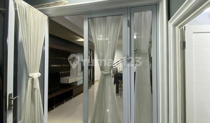 28. W Disewakan Rumah Dikemanggisan Kebon Jeruk,Uk 7,5X18,Furnish