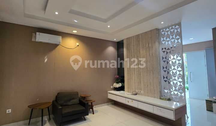 10. W Dijual Rumah Grisenda, 8.5X18, Luckypark, Renov Bangunan
