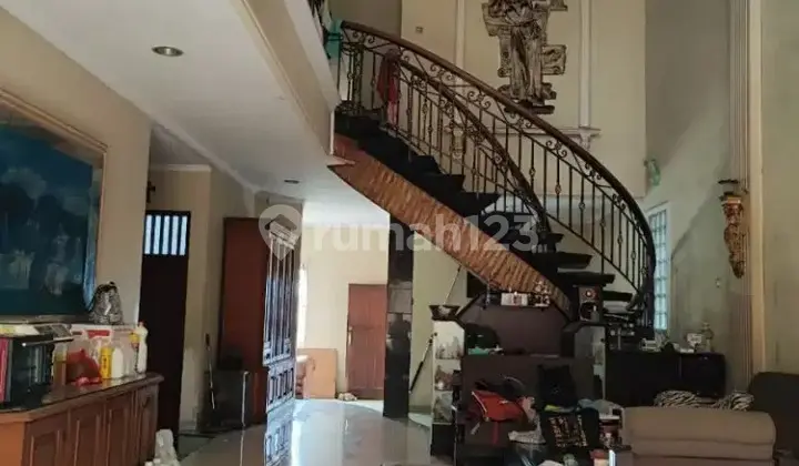 Ruman Taman Meruya Ilir, 300 M2, Rapih Siap Huni, Strategis