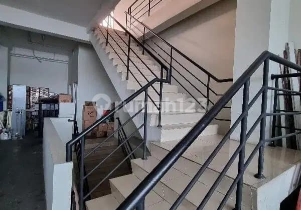 Ruko Pluit pinggir jalan raya, bangunan baru, 8x21 siap huni