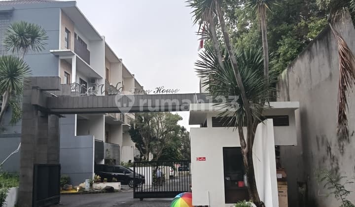 Rumah Baru 3 Lantai Lavida Townhouse Setraduta