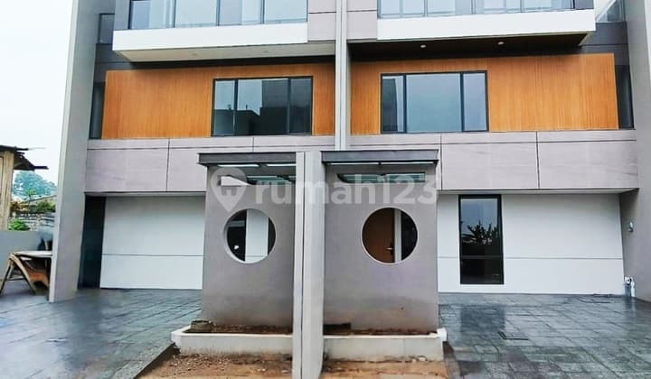 Rumah Mewah Baru 3 Lantai Lavida Townhouse Setraduta Rooftop Dan Kolam Renang