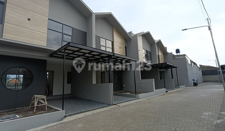 Rumah Baru 2 Lantai Budi Luhur Asri Cluster Belakang Setraduta Akses Tol Pasteur.
