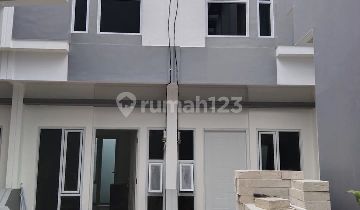 Rumahcantik Murahmeriah 2 Lantai 200M2 Pusat Kuliner Cempakaputih