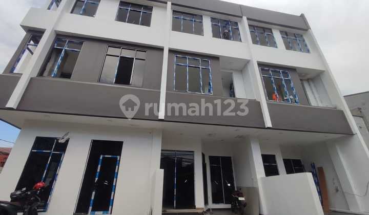 Dijual Ruko Lokasi Strategis Depan Jln Utama Rawasari Selatan