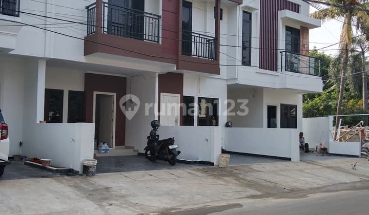 Luxury 200m² House Kfc Strategic Location Cempaka Putih Central Jakarta