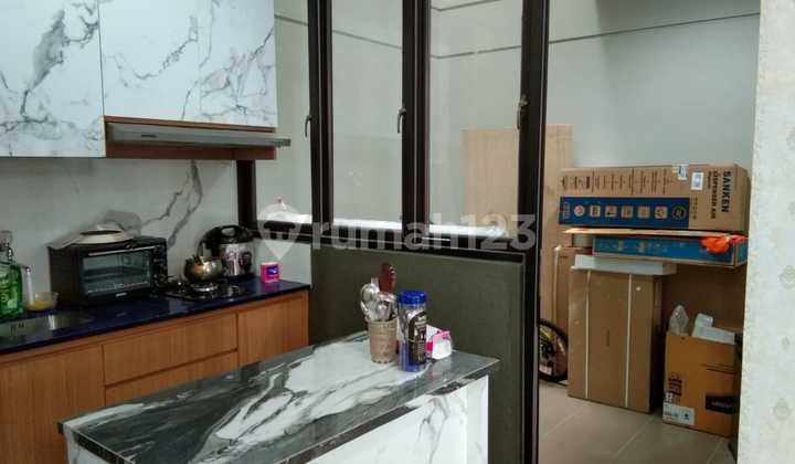 Beautiful Cheap House 5 Minutes to UNJ Campus, Utan Kayu, East Jakarta