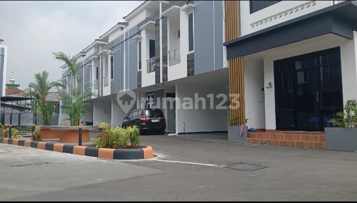 Di Jual Rumah Baru 100M2 Jl Raya Jendral Ahmad Yani Jak Tim