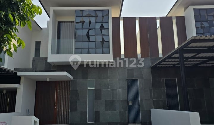Rumah Murah 2 Lantai Royal Residence Canal Park Depan Lake Surabaya Barat Rumah SHM Bagus di Wiyung