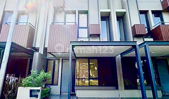 Simple & Functional Outside-In House Model for Young Families