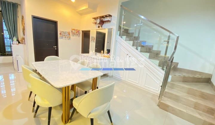 Regina Realty, Beautiful House for Sale in Strategic Location Lebak Bulus