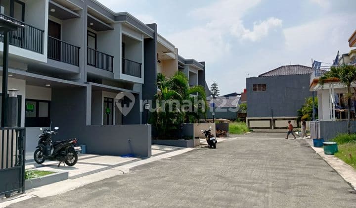 Dinual Rumah Dalam Komplek Di Cipayung