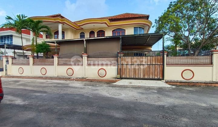 Rumah Hook Tanah Besar Di Perumahan Greenland Dekat Sekolah Yos Sudarso, Batam Kota