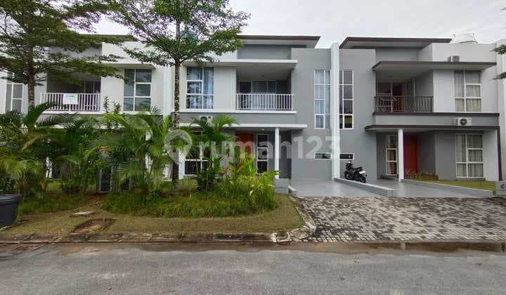 The House, Beautiful 2-Story Home Fully Furnished