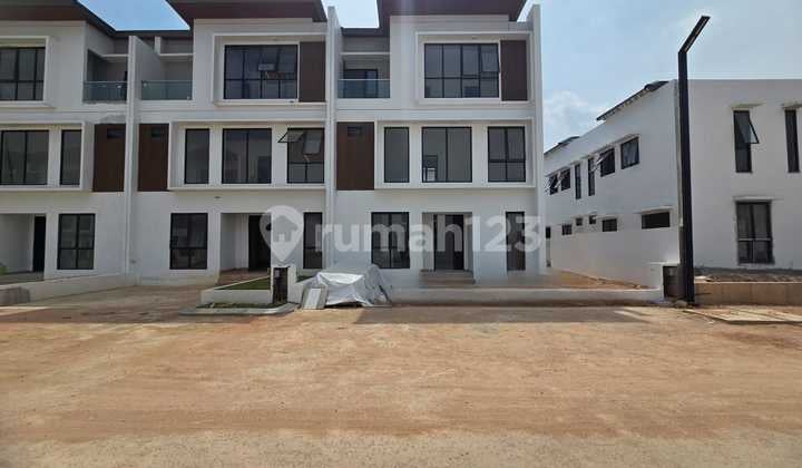 New 3-Story Hook House in Diamond Pavilion, Batam Centre