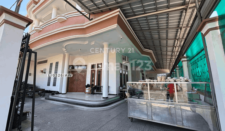 Rumah Mewah Semi Furnished 2 Lantai di Taman Holis Indah Bandung