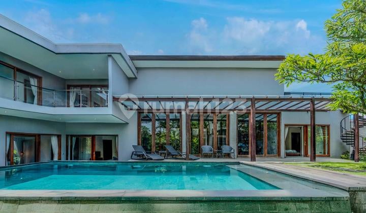 Umalas Industrial Style Residence Overlooking Rice Fields