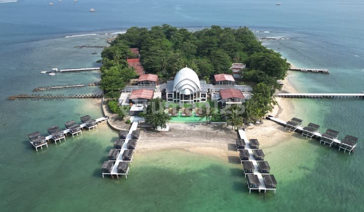 SECLUDED ISLAND WITH VILLAS AND RESORT FACILITIES