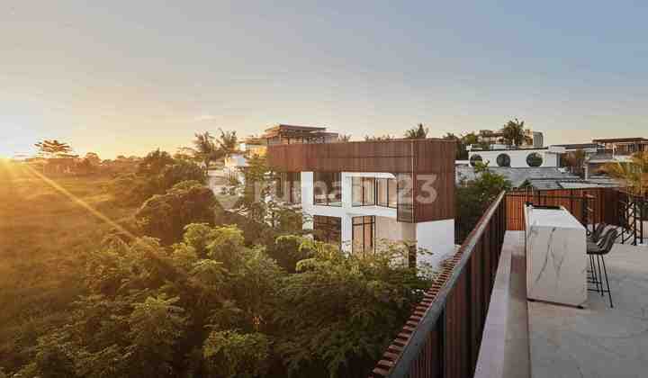 Modern Pererenan Villa With Expansive Space And Lush Garden